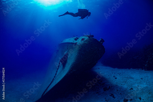 Billede på lærred Scuba diver floats in the water above the bow section of sunken ship Kittiwake in the sand on Seven Mile Beach in Grand Cayman Islands in the Caribbean