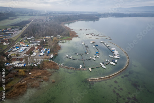 Port de Faoug sur les bords du lac de Morat en Suisse en vue aérienne photo