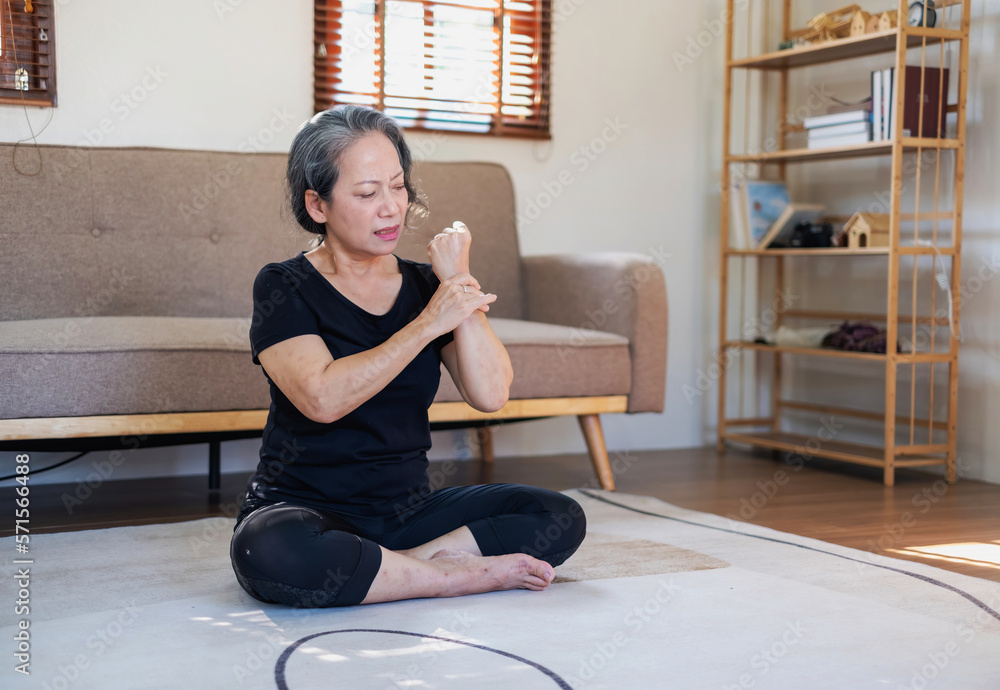 Asian elderly woman meditating practicing yoga for good health At an older age, it's about taking care of your body's health at home on a relaxing day. good health concept Asian elderly woman meditating practicing yoga for good health At an older age, it's about taking care of your body's health at home on a relaxing day. good health concept