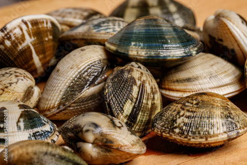 Fotografie, Tablou Close up of a cutting board with clams on top