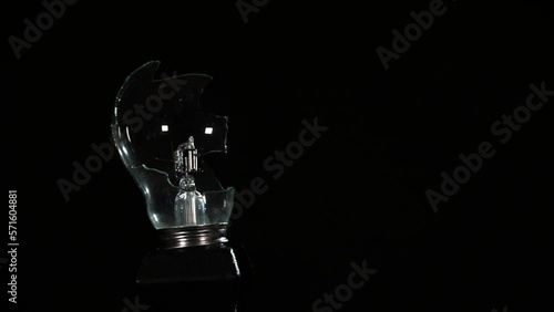 Eine Glühbirne platzt - Zeitlupe