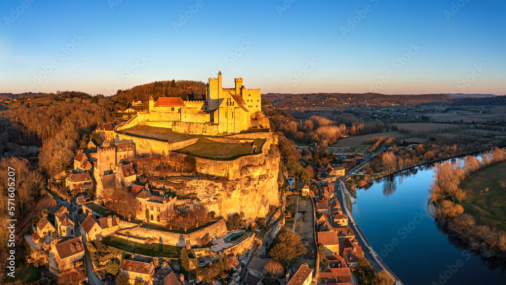 Obraz premium Beynac aerial