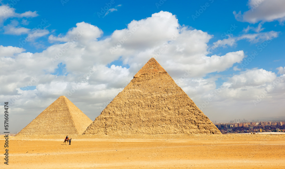 View of two the biggest Egyptian pyramids. The Great Pyramid of Giza - pyramid of Khufu (Cheops) and Pyramid of Khafre (Chephren). Western Desert, Giza, Cairo, Egypt - obrazy, fototapety, plakaty 