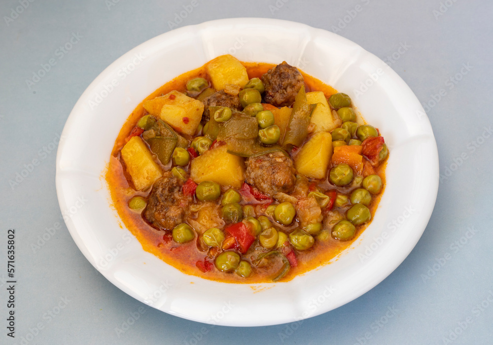 Turkish Food Meaty Green Pea Stew - Stewed Meat Etli Bezelye.