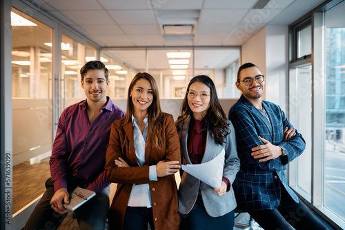 Schilderij op canvas Multiracial group of happy business coworkers in office looking at camera