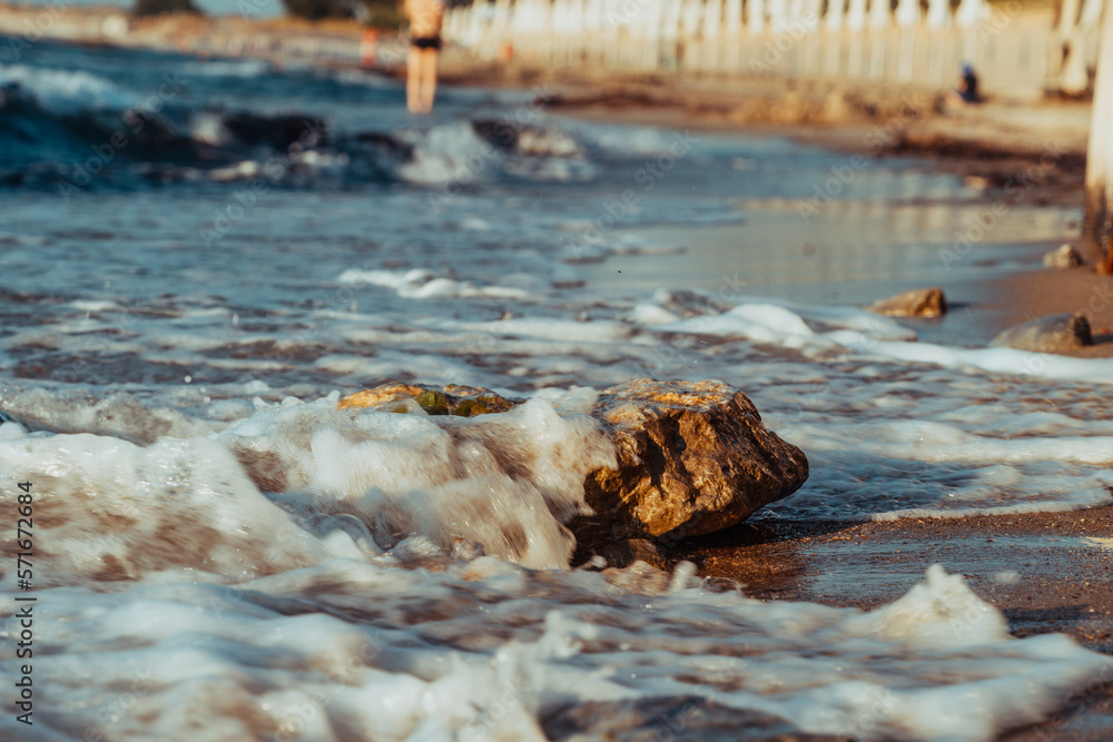 Fototapeta premium Kamień na brzegu morza
