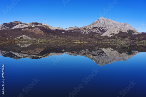 View since the Viewpoint of the porma reservoir, in the province of leon, on a sunny day with the Susarón peak and mountains reflected in the water of the reservoir. Castilla y Leon, Spain. © JoseLuis