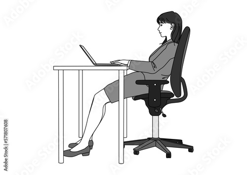 椅子の背もたれに寄りかかってパソコンを触っている女性のイラスト