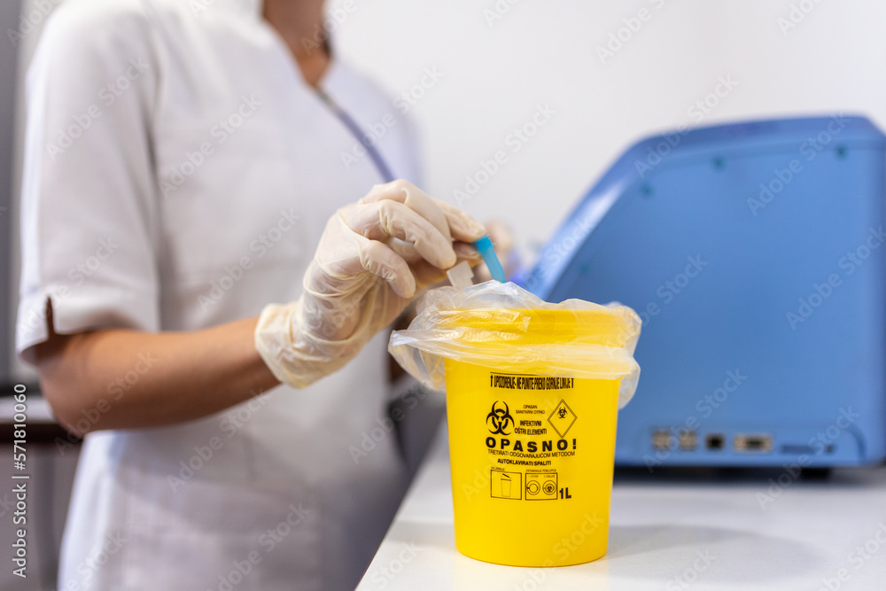 Throw away the medicine in the trash. Disposal container for Infectious