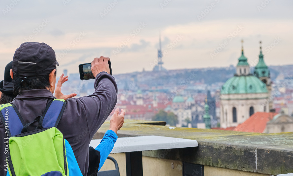 Fototapeta premium traveler tourist make photos taking on holding smartphone trying to take travel photo