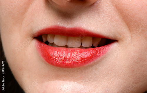 zahn zahnpflege mundhygiene lippen mund lachen lächeln
