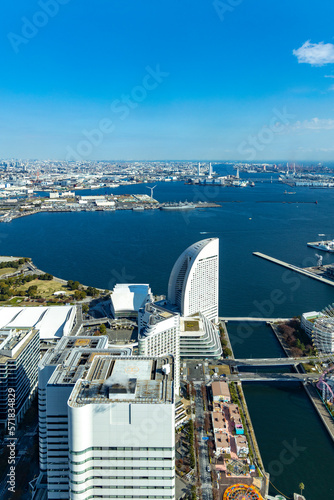 横浜ランドマークタワーからの横浜港の景色
