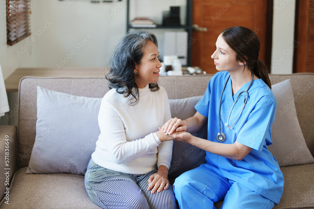 Obraz premium Portrait of a female doctor holding a patient's hand to encourage the fight against disease.