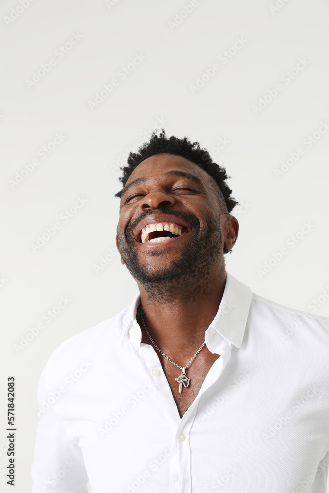 Obraz premium Vertical portrait of overjoyed dark skinned man. Good emotions concept. 