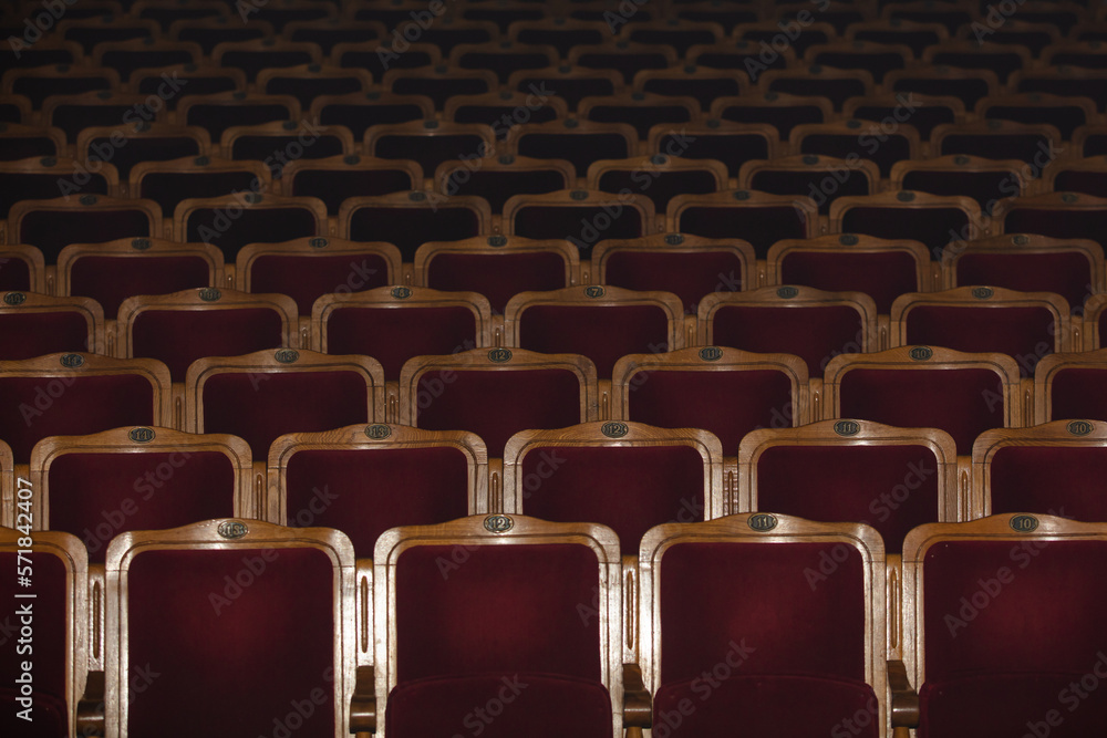 Obraz premium Row of red seats in theatre