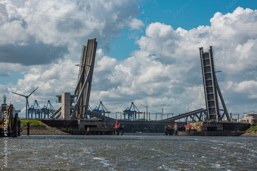 Neue Rethehubbrücke im Hamburger Hafen, Europas größt Klappbrücke