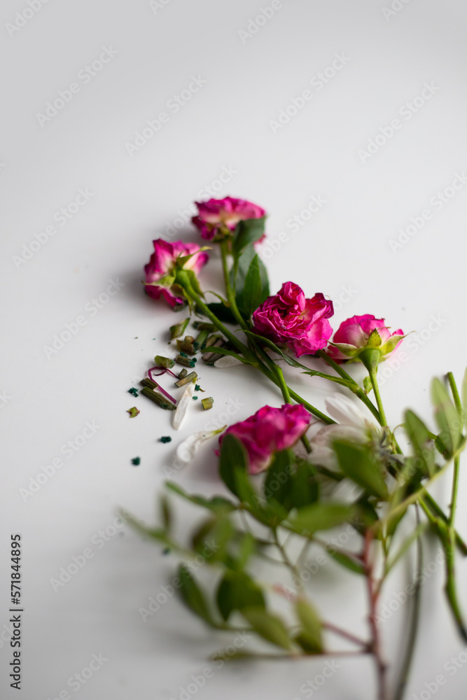 Fototapeta premium Old flowers from a bouquet. Making a bouquet.