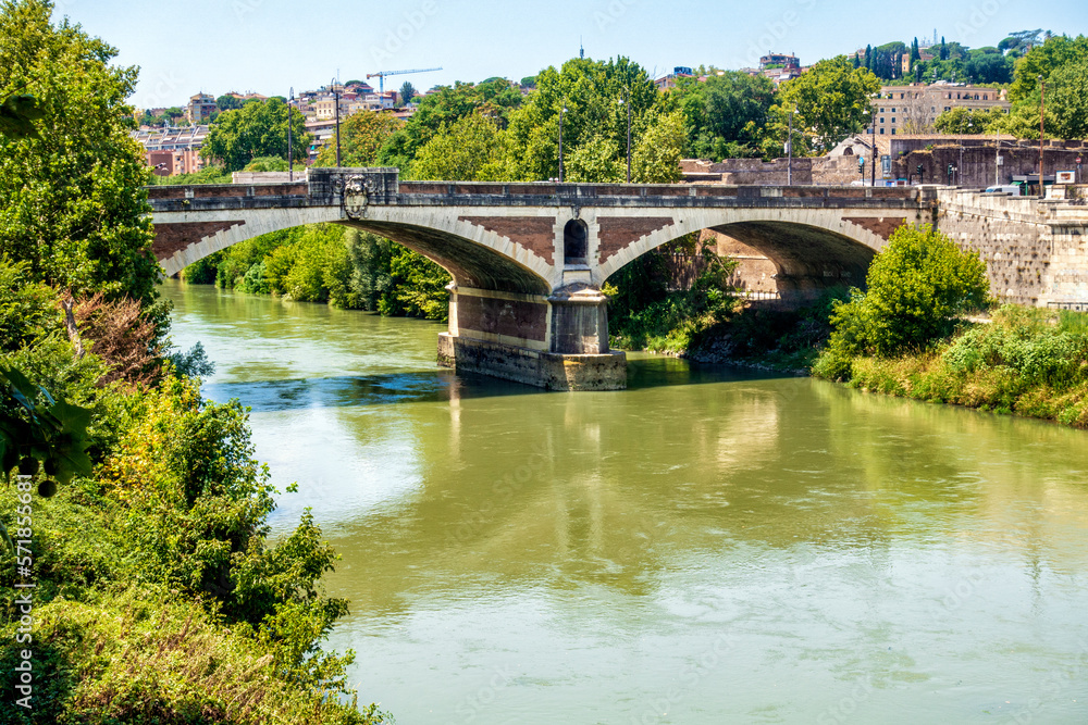  Tiber und die Brücke Ponte Sublicio in Rom