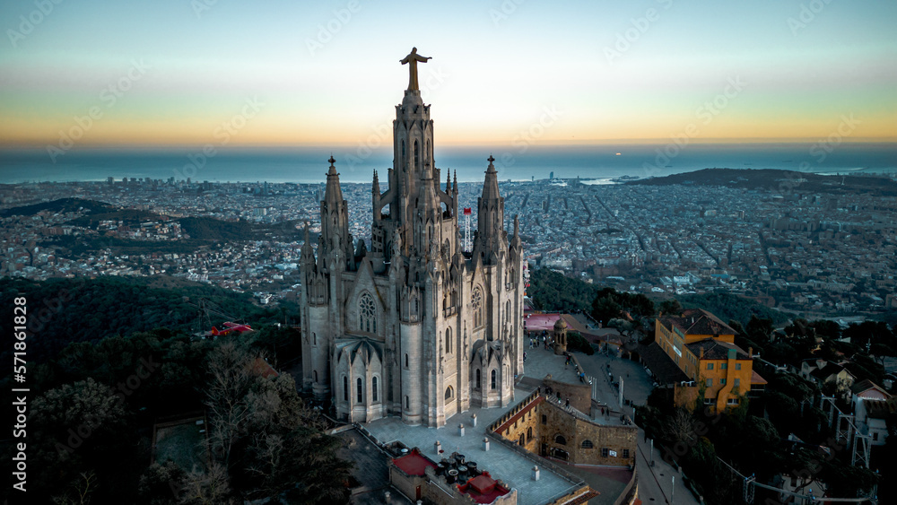 Obraz premium Aerial view of Temple of the Sacred Heart of Jesus in Barcelona Tibidado Spain.