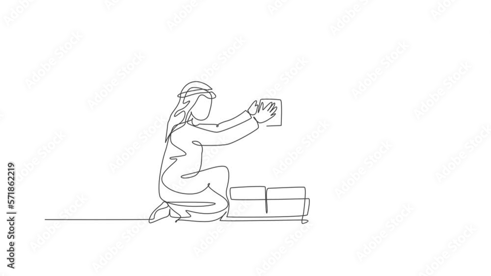 Animation of one line drawing of Islamic dad playing block foam puzzle house with his daughter at home. Happy Arabian family parenting concept. Continuous line self draw animated. Full length motion. Animation of one line drawing of Islamic dad playing block foam puzzle house with his daughter at home. Happy Arabian family parenting concept. Continuous line self draw animated. Full length motion.