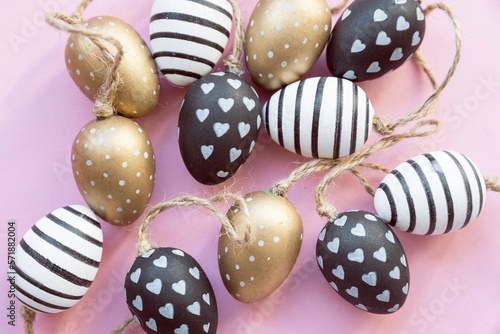 Oster Dekoration auf rosa Hintergrund