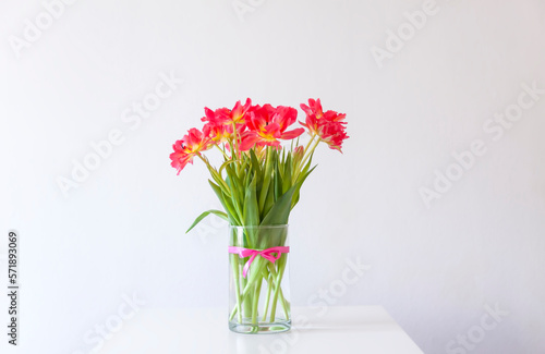 Fototapeta Naklejka Na Ścianę i Meble -  Red tulips. Beautiful flowers in a vase on soft light background.