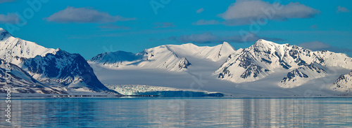 Fotografering Glacier and Snowcapped Mountains, Oscar II Land, Arctic, Spitsbergen, Svalbard,