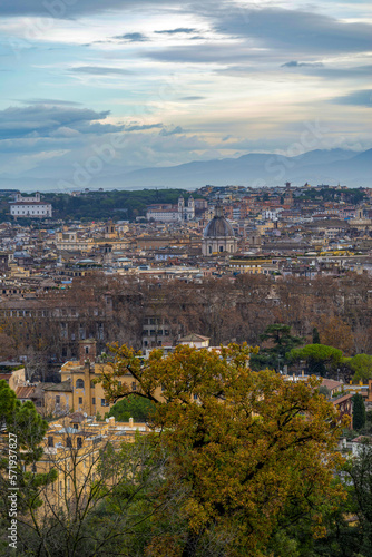 Vue sur les toits de Rome en automne