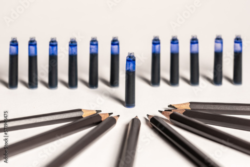 Bleistifte und Tintenpatronen