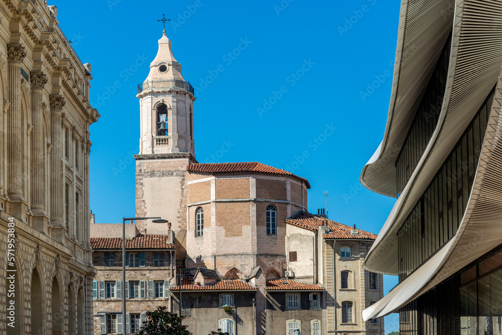 Différents types d'architecture réunis dans le centre de Marseille 