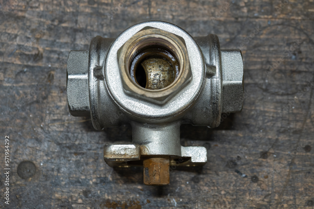 Three-way valve worn and stuck. Three-way valve worn and stuck.