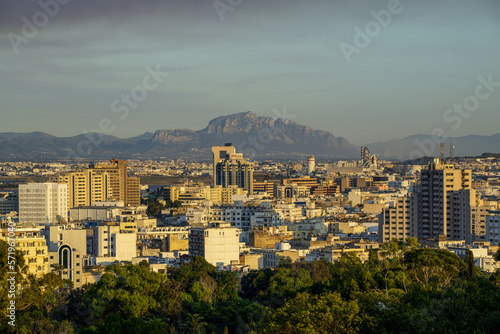 Vue sur la ville de Tunis au coucher du soleil