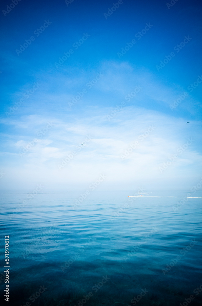 Obraz premium blue sky and sea