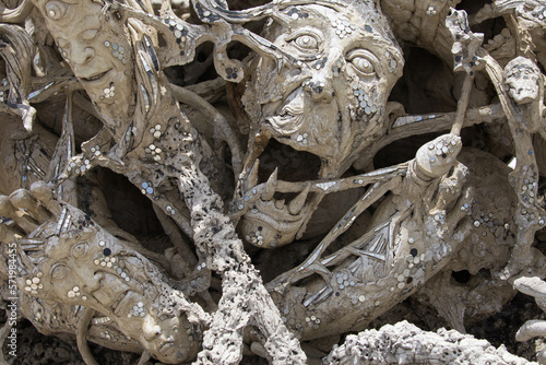 Obraz na płótnie Ghostly Faces at Wat Rong Khun, Chiang Rai w salonie