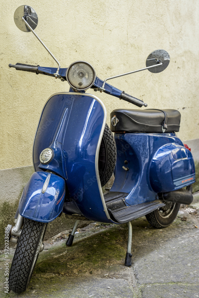 Scooter bleu