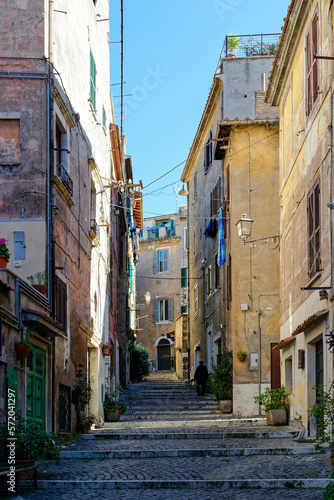 Balade dans le centre d une vieille ville en Italie