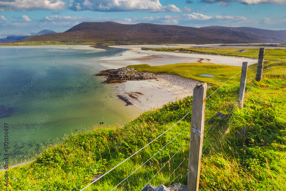 The beautiful sandy beach and clear turquoise sea at Seilebost on the isle of Harris in the Western isles of Scotland - obrazy, fototapety, plakaty 