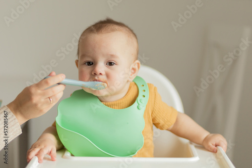Obraz na plátně the kid does not want to eat food on the table