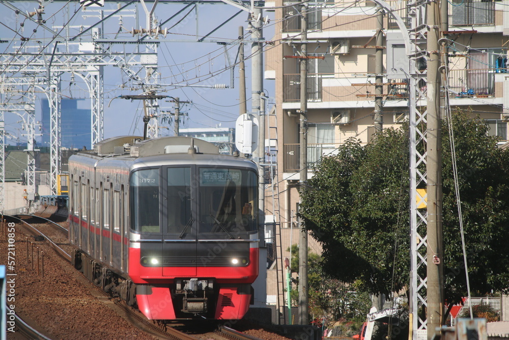 街中の名鉄電車