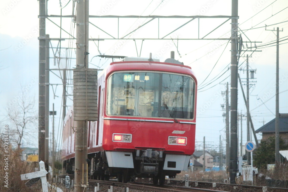 青空と名鉄電車