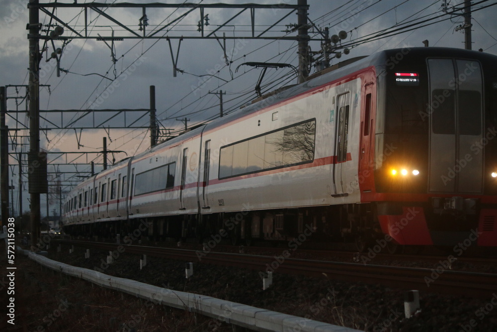 Naklejka premium 青空と名鉄電車