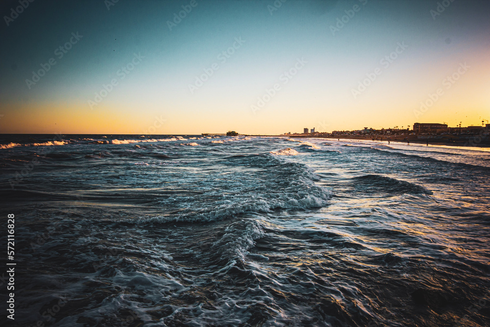 Obraz premium sunset over the sea