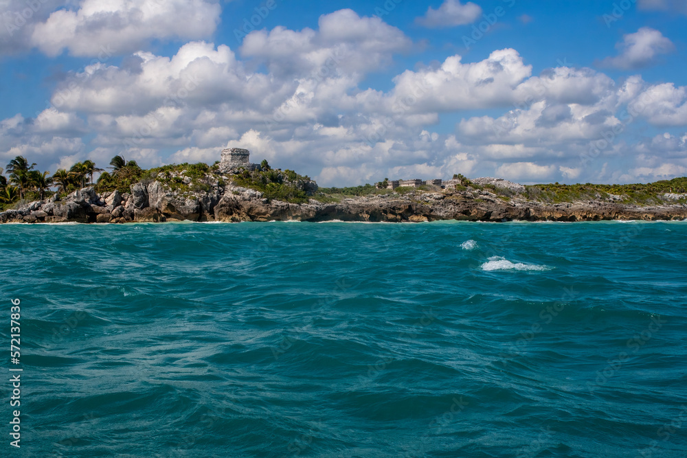 Naklejka premium Beach by Tulum Ruins, Quitanaroo Roo, Mexico