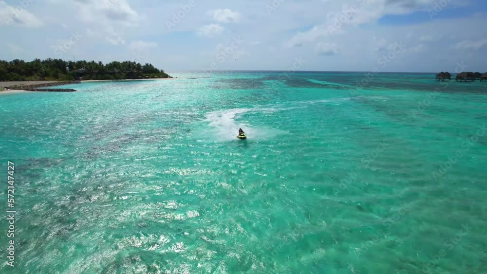 Malediven - Luftaufnahme Jet Ski, Insel Huraa, Nord-Male-Atoll, Indischer Ozean - 4K-Drohnenvideo, Sport, Malediven - Luftaufnahme Jet Ski, Insel Huraa, Nord-Male-Atoll, Indischer Ozean - 4K-Drohnenvideo, Sport,