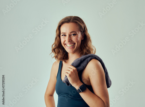 Fotografie Portrait of happy young caucasian woman in sports bra and fitness tracker lookin