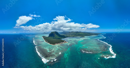 Tour of Mauritius from the Underwater Water fall to the mountains