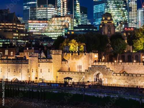 世界遺産　ロンドン塔　夜景