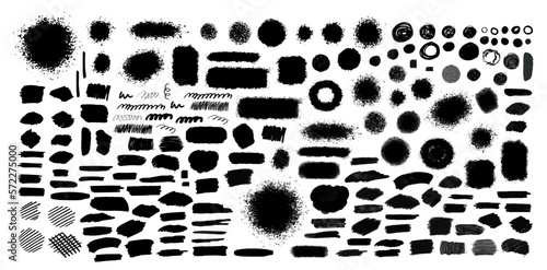Gran colección de trazos vectoriales, trazos reales hechos a mano con formas y texturas variadas; formas circulares, texturas con spray, trazos de pincel y acuarela en color negro