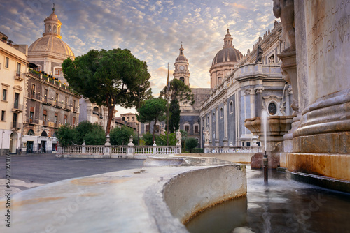 Obraz na płótnie Catania, Sicily, Italy. Cityscape image of Duomo Square in Catania, Sicily with Cathedral of Saint Agatha at sunrise. w salonie