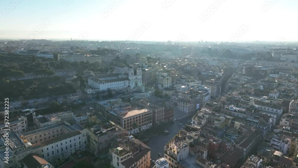 La scalinata di Trinità dei Monti a Roma.
Vista dall'alto di piazza di Spagna e la scalinata, alle prime luci dell'alba. La scalinata di Trinità dei Monti a Roma.
Vista dall'alto di piazza di Spagna e la scalinata, alle prime luci dell'alba.